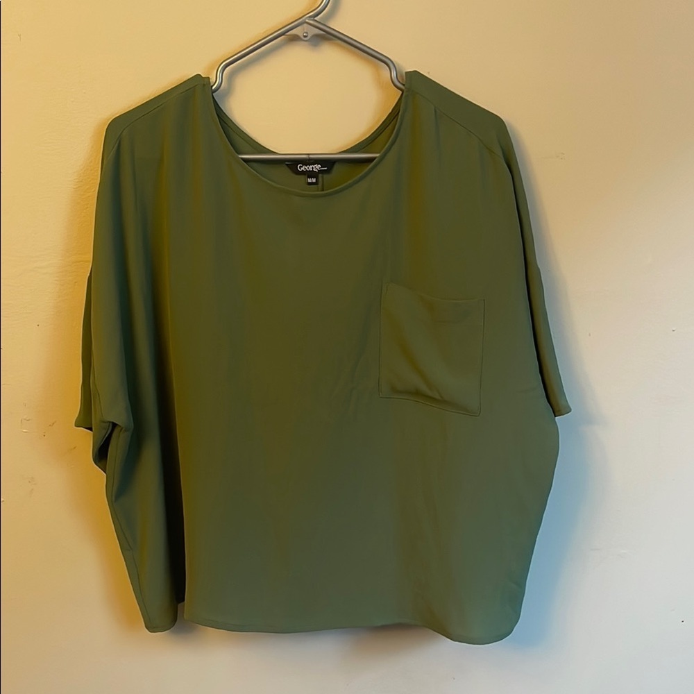 Green Women's Top (Bin Q)​​